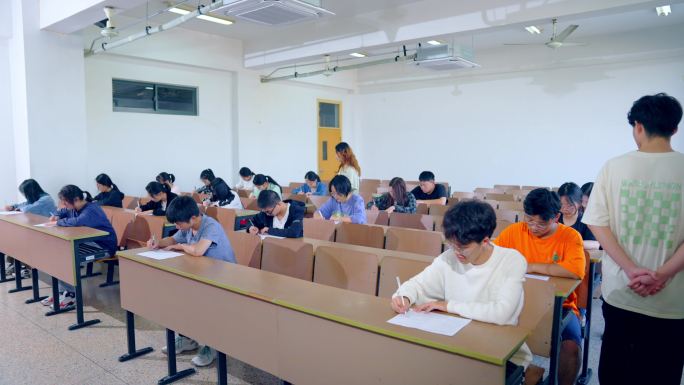 4K大学生考试