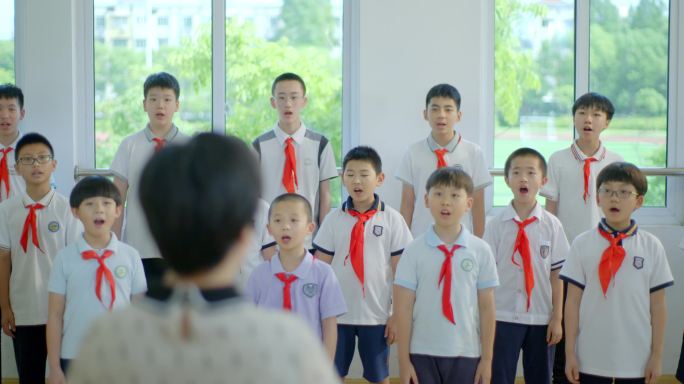学生练习唱歌