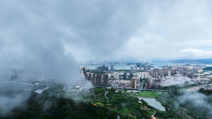 航拍暴风雨来临前的厦门海沧新城区