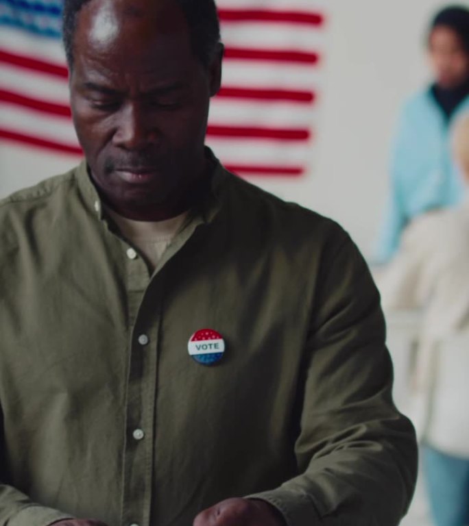 非洲裔美国人在地方选举中投票的肖像