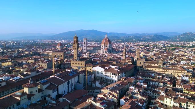 完美的空中俯瞰飞行
大教堂中世纪小镇佛罗伦萨意大利托斯卡纳。超移运动延时
4 k的电影