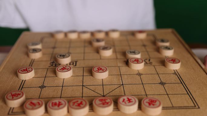 中国象棋下棋吃子手部特写