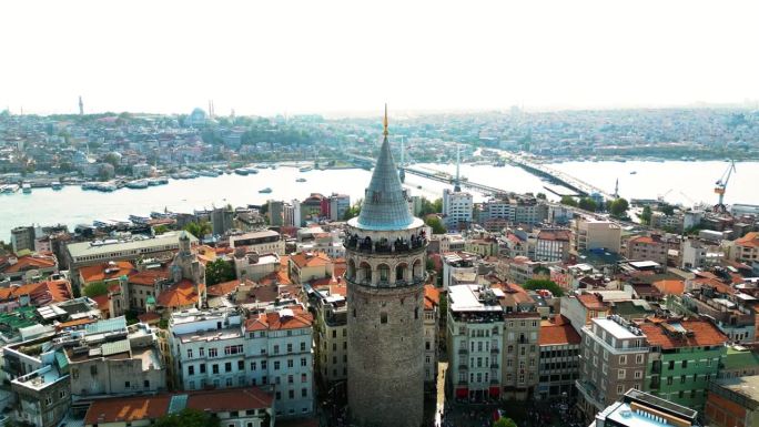 在土耳其伊斯坦布尔Beyoglu地区的加拉塔塔的电影建立无人机视频。