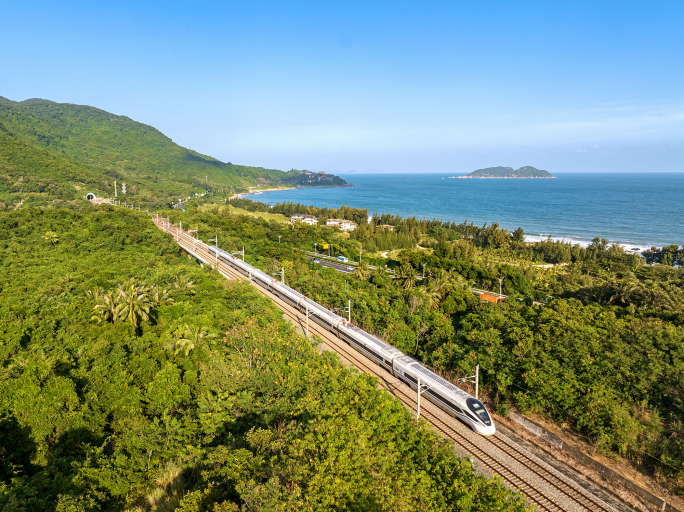 航拍海南环岛高铁动车驶过陵水沿海铁道线