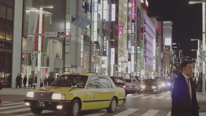 日本扫街抓拍夜晚都市车流地拍