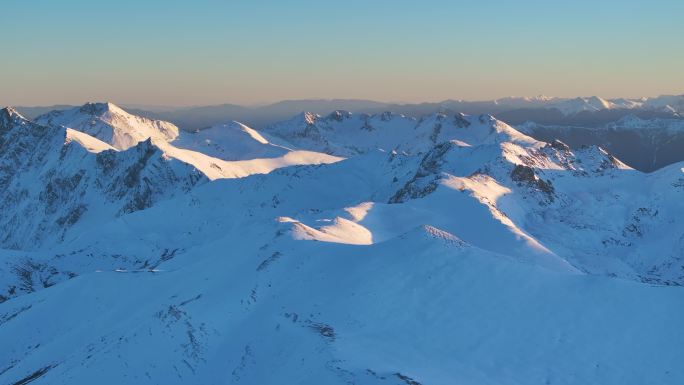 航拍雪山