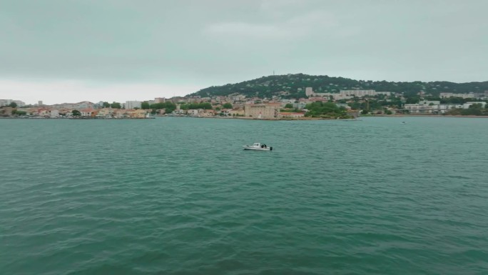 科学船测量法国s<e:1>海景。航拍全景