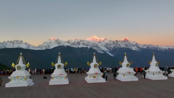 梅里雪山日照金山