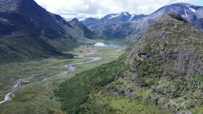 挪威约通海门——冰川为挪威中部高地和山谷中的湖泊提供水源