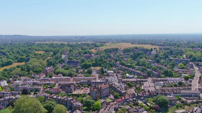 英国，伦敦:鸟瞰英国首都，著名的格林尼治公园，晴朗的夏日，蔚蓝的天空——俯瞰英国全景