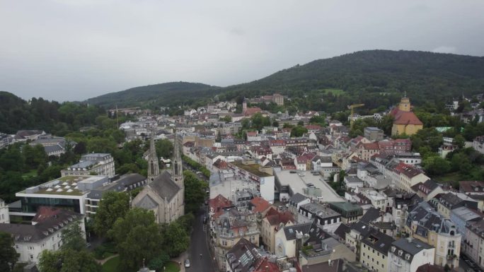 巴登巴登温泉镇位于德国西南部，建有航拍、天景