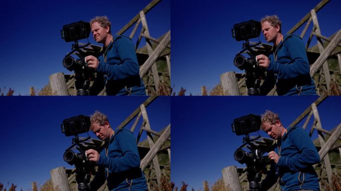 电影制作人操作摄像机的低角度镜头