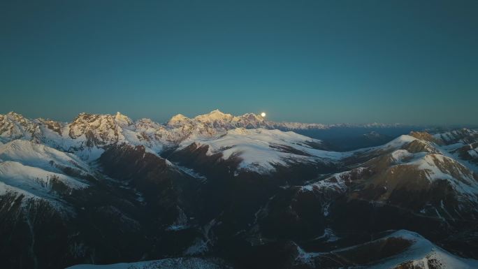 航拍梅里雪山