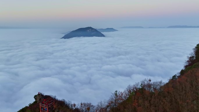 航拍峡江云海红叶