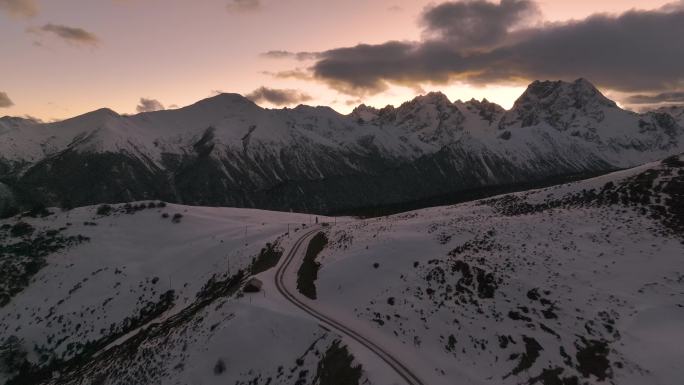 航拍雪山