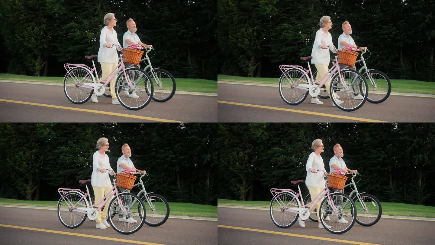 两口老人在户外骑着自行车散步
