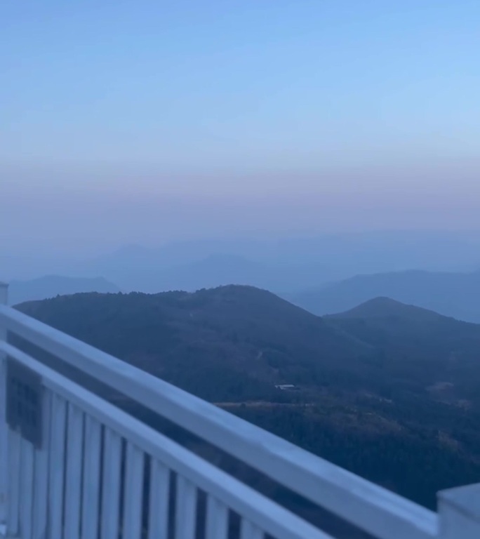 山顶 天空 云 黄昏风景 发电机 大山