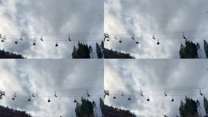 滑雪缆车的背景是灰蒙蒙的天空。