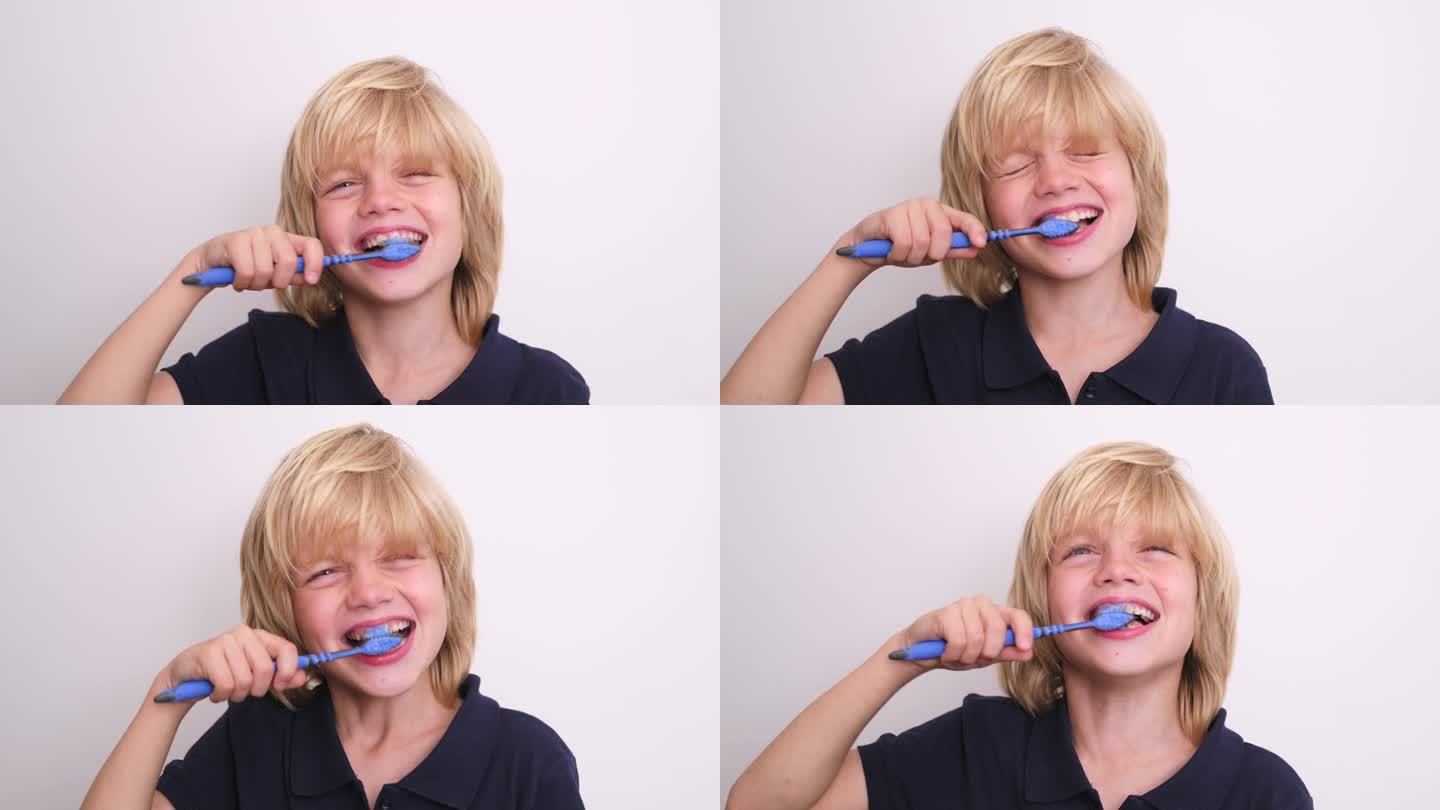 肖像快乐微笑的小朋友小朋友小朋友刷牙牙刷上白，保健，口腔卫生