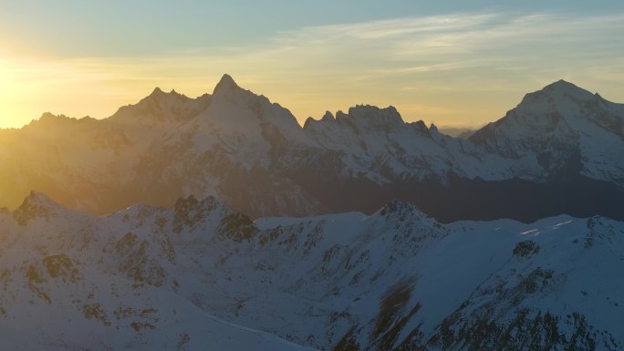 航拍雪山