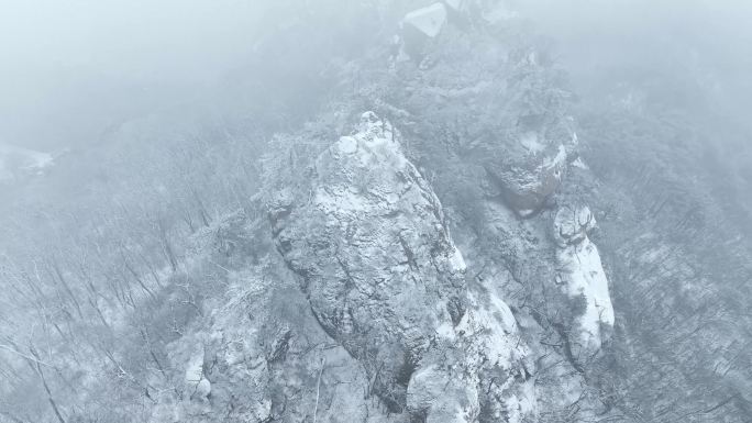 航拍千山雪景云雾山峰2