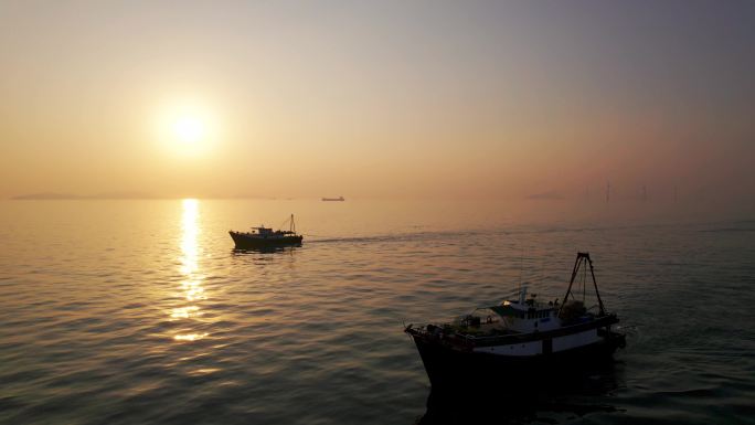 海上日出渔民日出作业捕鱼捕捞业夕阳日出