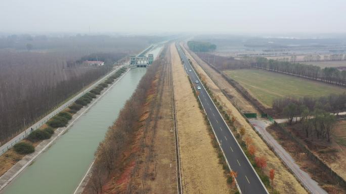 山东济南：长平滩区护城堤顶道路通车