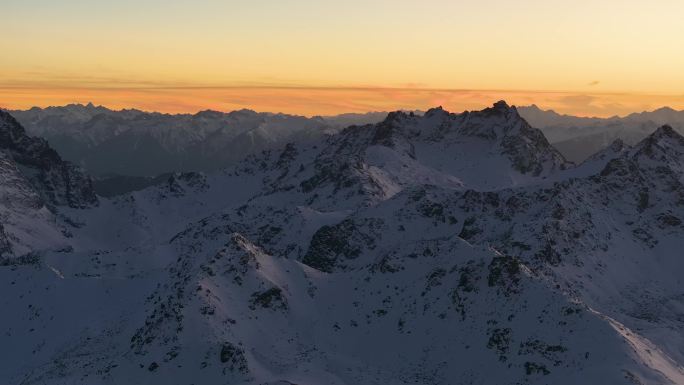 航拍雪山