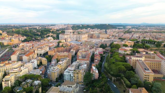 美丽的建立拍摄罗马，意大利与背景梵蒂冈城在典型的一天