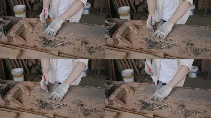 专家男木匠活跃在一家木材厂用电动机器锯木头制作家具。工人戴手套和口罩工作，以防止灰尘和事故。概念蓝领
