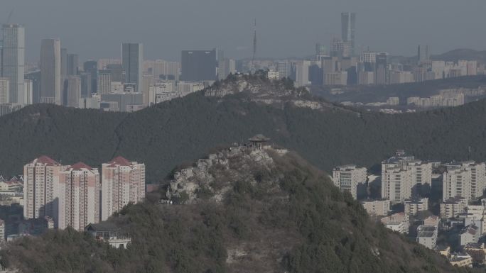 济南英雄山赤霞广场