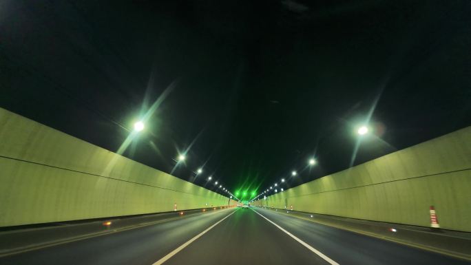 惠深沿海高速林场隧道开车过隧道