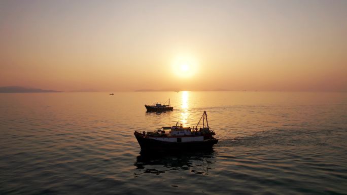 海上日出渔船出海捕鱼日出而作日入而息渔船