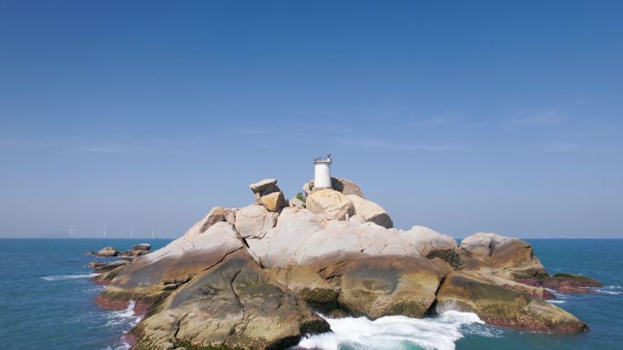 礁石海岛灯塔飞跃海岛石头岛轻舟已过万重山