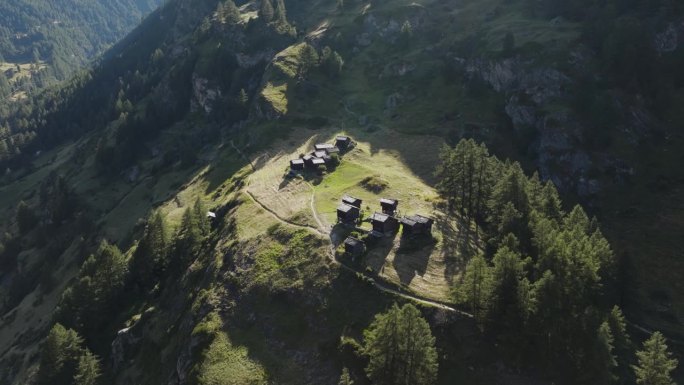瑞士瓦莱州，瑞士阿尔卑斯山的采尔马特鸟瞰图。