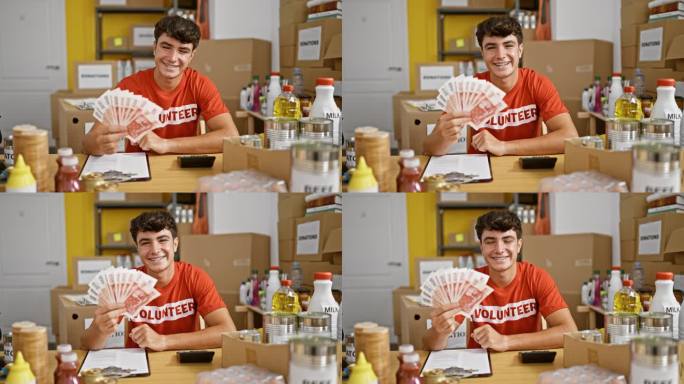 微笑的年轻西班牙裔少年在慈善中心快乐地做志愿者，自信地拿着冰岛克朗钞票
