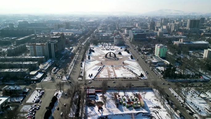 吉尔吉斯斯坦，比什凯克，胜利广场，无人机轮转拍摄