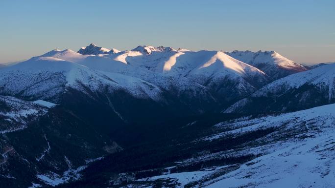 航拍雪山