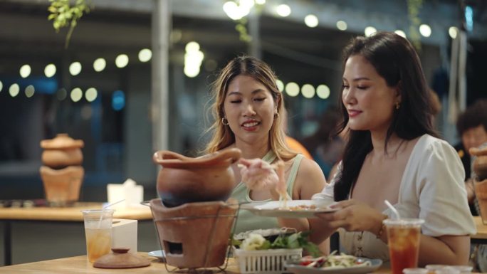 在当地餐馆的朋友食品安全饮食健康吃货