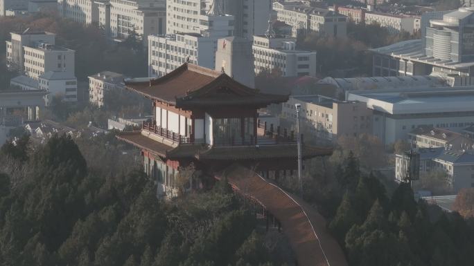 济南英雄山赤霞广场