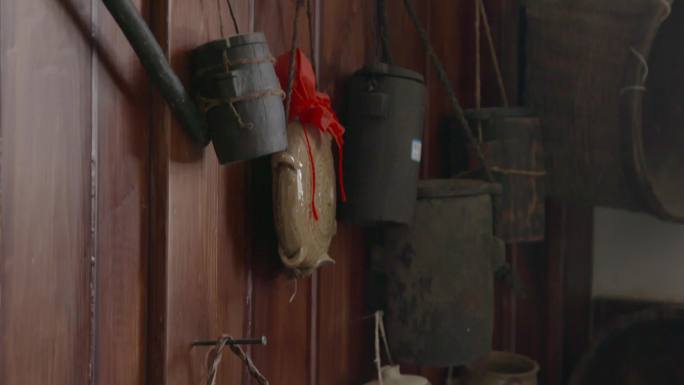 铜鼓文化酒器壶耕种器具木质水壶