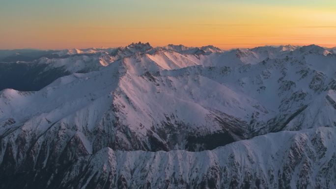 航拍雪山