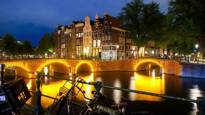 荷兰阿姆斯特丹运河船灯光