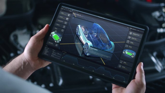 工程师手持屏幕上显示汽车诊断模拟的平板电脑