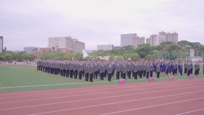 老师查看学生们在操场做早操（4K50帧）