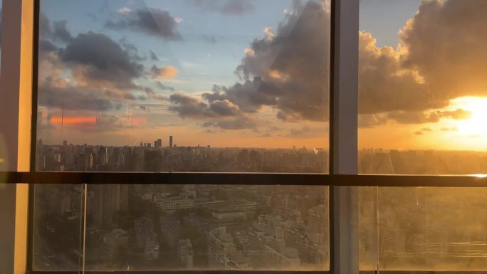 上海城市夕阳的宏伟场景