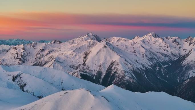 航拍雪山