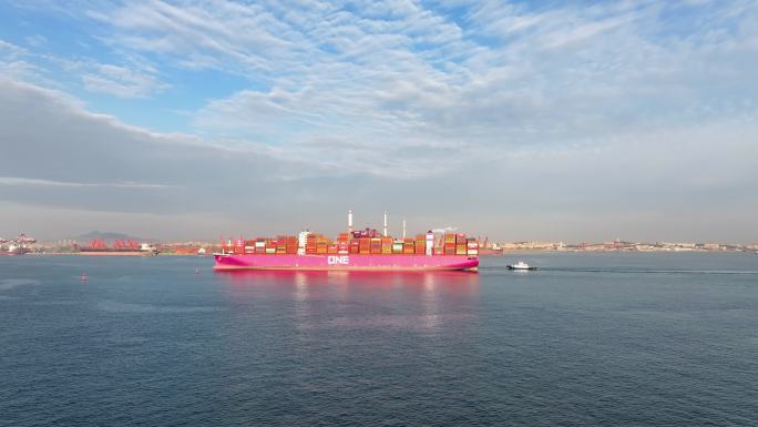 ONE粉色超大型集装箱船进港-3