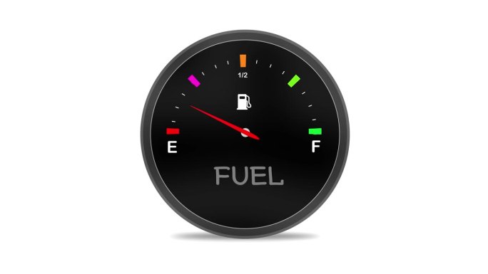 燃油计仪表盘在圆形速度计动画白色背景。汽油指示器全柴油箭头。4K视频