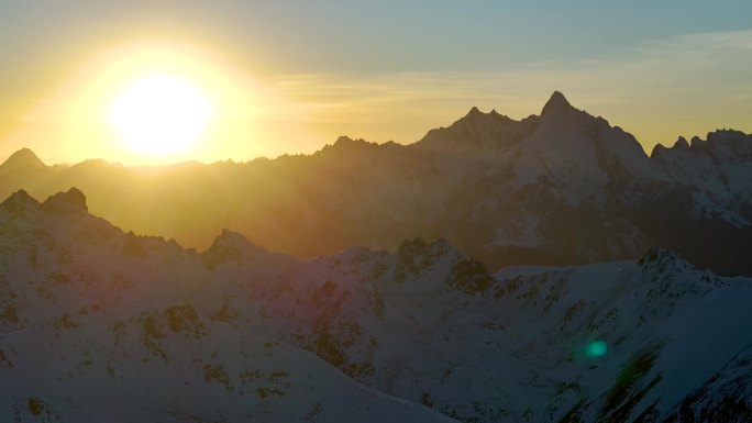 航拍雪山